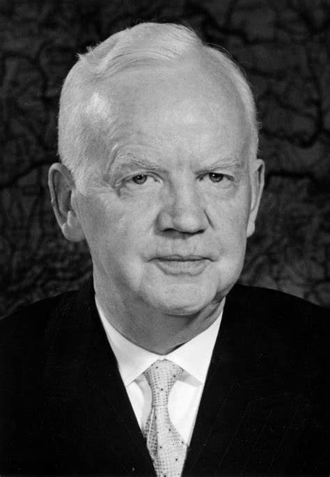 Juni beginnt der prozess im mordfall walter. Datei:Bundesarchiv Bild 146-1994-034-22A, Heinrich Lübke ...