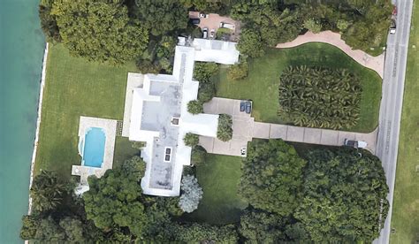 Jeff Bezos Buys 68m Mansion On Floridas Billionaire Bunker Island