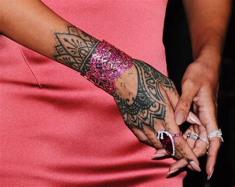Hand Tattoos Rihanna Hand Tattoo Hamsa Hand Tattoo Hand And Finger