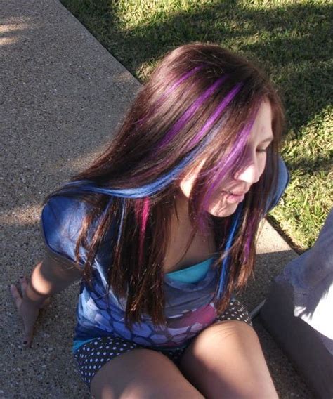 Apply a lotion around your hairline to prevent the dye from trickling down the sides, back and the front. 15 Fun Ways to Dye Your Hair for Summer | BoredBug