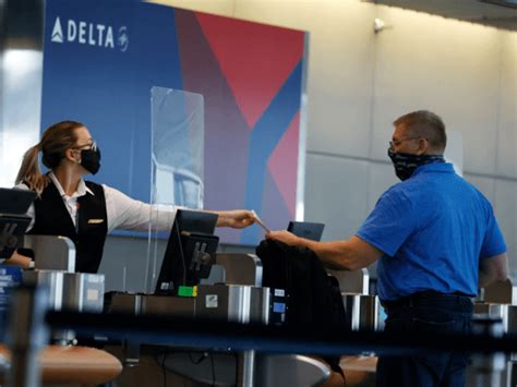 delta bans 100 passengers for refusal to wear masks