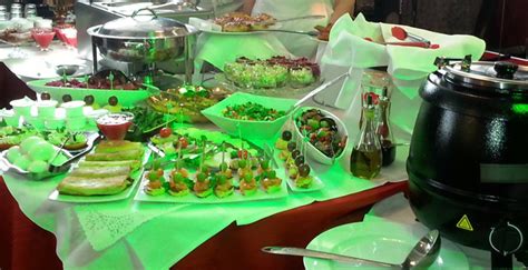 Situé face à la tour eiffel, dans le 16 e arrondissement, ce restaurant traditionnel russe vous fera découvrir la cuisine du pays. TOP des restaurants insolites à Paris - Paris ZigZag ...