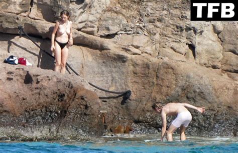 Maya Hawke Goes Nude For A Dip In St Barts Photos OnlyFans Leaked Nudes