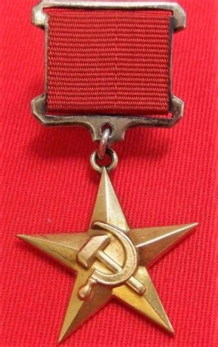 Sold Post Ww2 Soviet Union Russia Order Of The Hero Of Labor Gold