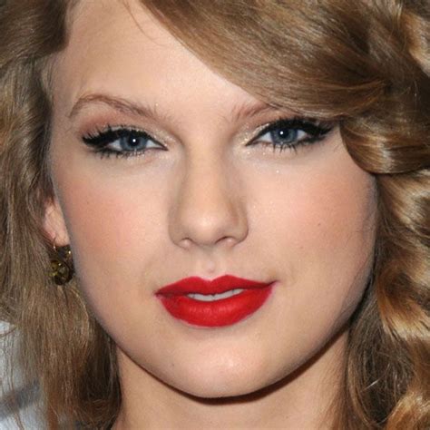 Tutorialtaylor Swift Classic Red Lips Makeup For Small Eyes Taylor