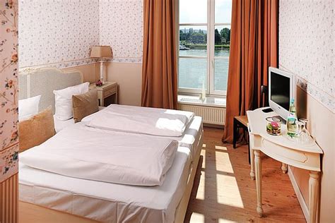 Find unique places to stay with local hosts in 191 countries. Linz am Rhein: Hotel Haus Bucheneck | Unterkünfte