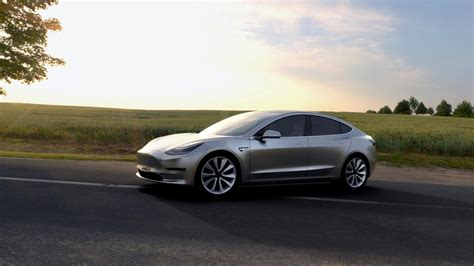 Tesla Model 3 Begins Production Fotos