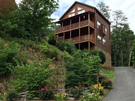 Our cabins in gatlinburg provide you with stunning views of the great smoky mountains and downtown. Private Homes, Stoplight 3 Vacation Rental - VRBO 595608 ...