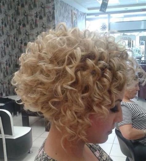 Body wave perm is a a type of perm hair style where loose wavy hairstyle is obtained through large sized curling rollers. BIG PERM - DAZZLER | Short permed hair, Spiral perm short ...