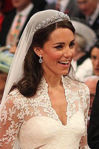 Und endlich ist ihr brautkleid zu sehen: Hochzeitsfrisur von Kate | Hochzeitsfrisuren, Kate ...