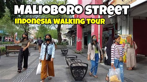 Walk During The Day Atmosphere Of Malioboro Yogyakarta End Of Year