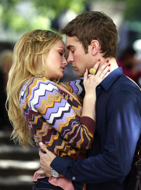 Gossip Girl Set Photos Nate And Charlie Kissing Tv Fanatic