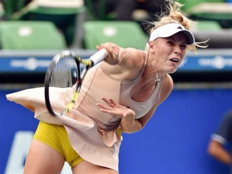 Caroline Wozniacki Rolles Her Ankle And Withdraws From Fed Cup And Istanbul