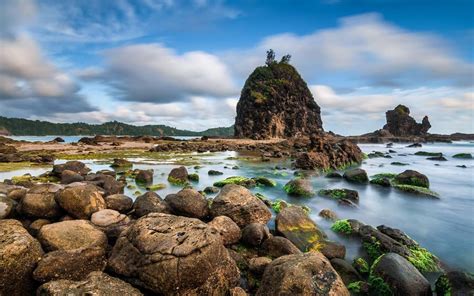 Hanya saja, setiap pengunjung wajib menyewa 1 guide / pemandu dengan harga 100 ribu rupiah. Harga Tiket Masuk Pantai Watu Lumbung Gunung Kidul Dan ...