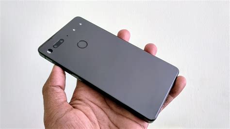 Essential Phone Review One Of The Best Bezel Less Mobiles Gadgetdetail
