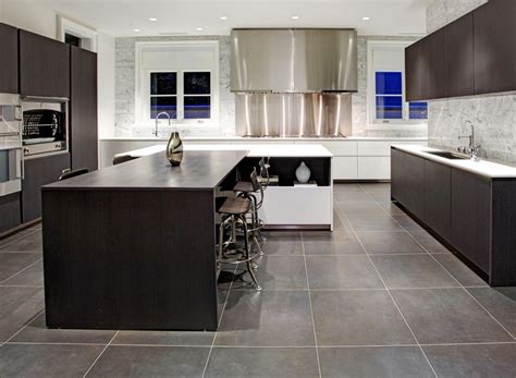 Traditional tile flooring in this expansive kitchen reaches all the way into rounded dining area. Page not found - COCOCOZY