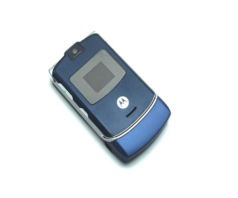 1) it is still the #1 selling mobile phone, occupying 3 (the silver, black, and pink models) of the top 10 positions for the first half of 2006 according to business wire; Motorola v3 RAZR SIM Frei Entsperrt Bluetooth Flip Handy ...