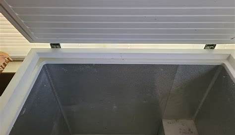 Idylis Chest/Deep Freezer For Parts or Repair for Sale in Palmetto, GA
