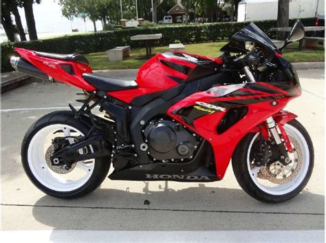 Honda recalled some 2003 and 2004 motorcycles to correct a fault which might have caused the rear brakes to seize. Buy 2006 Honda CBR1000RR (CBR1000RR) on 2040-motos