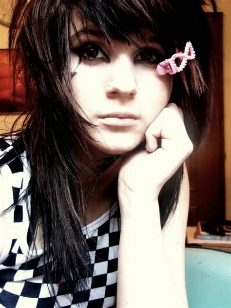 Emo Fashion Head To Toe Emo Hairstyles For Girls Get An Edgy Hairstyle To Stand Out Among