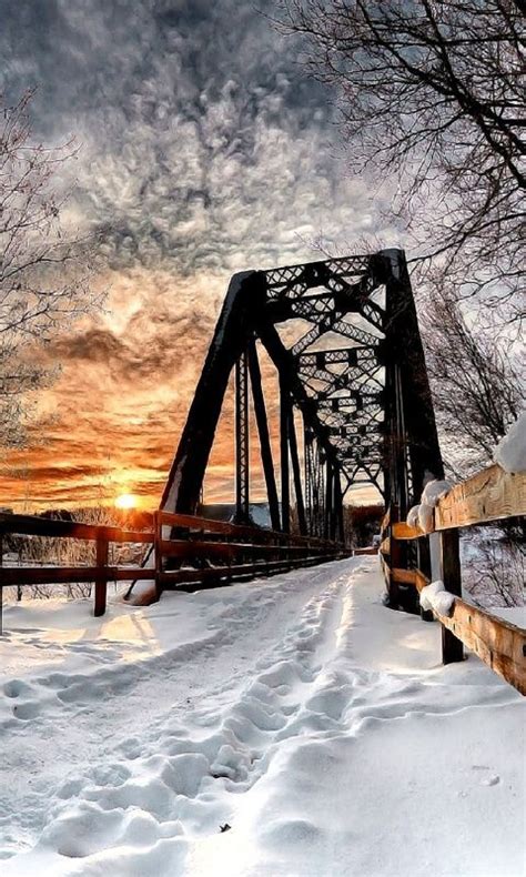 Walking On A Snow Covered Bridge At Sunset Зимние картинки Пейзажи