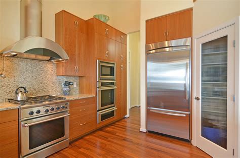 From small appliances for your kitchen to large appliances that you never see (but keep you warm or cool), our editors cover the best home appliances that everyone needs. Are High End Appliances Worth the Price | Hi-Tech Appliance