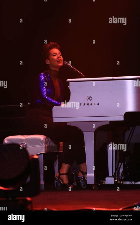 American Singer Alicia Augello Cook Known As Alicia Keys Performs