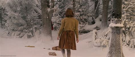 Pictures Of Lucy Pevensie And Mr Tumnus The Chronicles Of Narnia