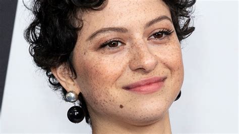 Alia Shawkat Reveals What It S Really Like To Hang Out With Brad Pitt