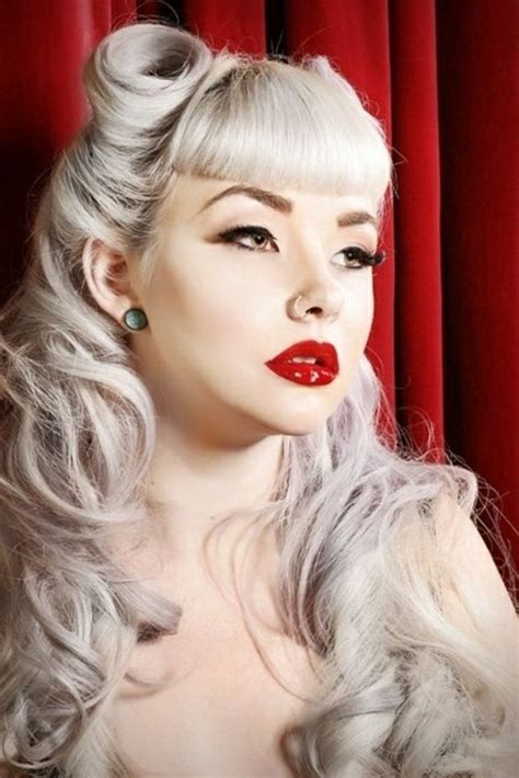 Straight hair will fare best with this style, and don't forget those loose hair wisps on the side. 1001 + Ideas for Rockabilly Hair: Inspired from the 50's!
