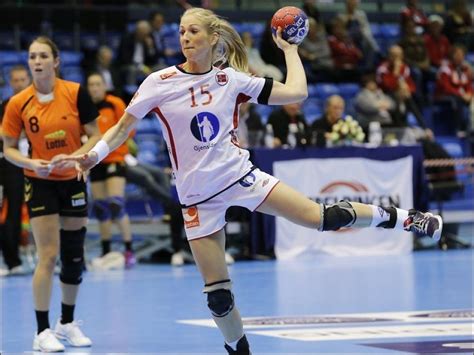 Linn jørum sulland (born 15 july 1984) is a norwegian handballer for vipers kristiansand and formerly the norwegian national team. Sulland i storslag for rufsete Norge - Norsk håndball - VG