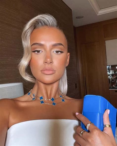 Molly Mae Hague Fans Appalled As She Wears £15k Belly Chain To The Beach In Mexico Irish