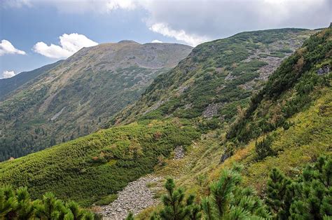 Babia góra (inaczej też diablak) to najwyższy szczyt w beskidach zachodnich, który wznosi się na wysokość 1725 m n.p.m mimo tego babia góra od dawna cieszy się popularnością wśród turystów. File:The Babia Gora Biosphere Reserve, Poland (3).jpg ...