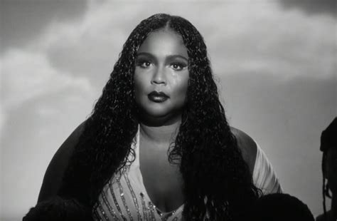 Kur'an ile ilgili bir terim olarak bu kelime, kur'an'ın eşit uzunlukta bölümlere ayrılmış parçalarından birisini ifade eder. Lizzo Gets Emotional on New Song 'Cuz I Love You' - Rated R&B