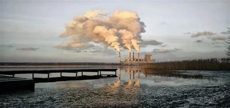 Pollution in various forms began to be a severe issue. Les différents types de pollution - air, eau, sol, bruit ...