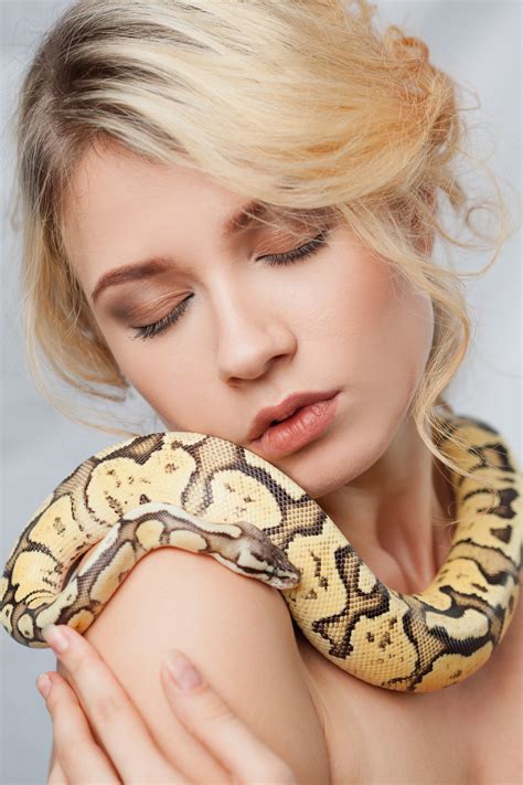 Female Models And Snakes Hot Sex Picture
