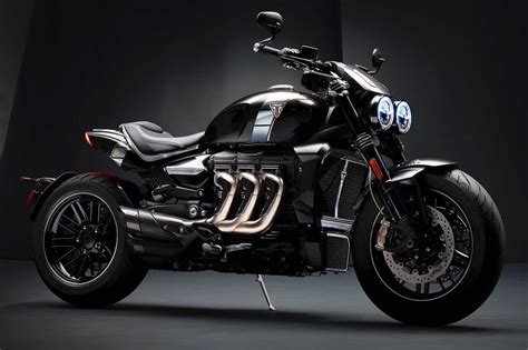 Glass ceilings were meant to be shattered. Met 2500 cc is deze Triumph Rocket 3 een atoombom van een ...