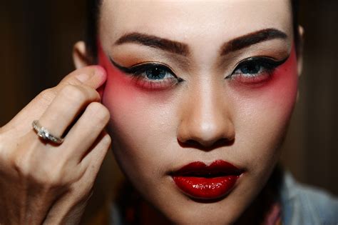Pin By Xz On Cherry Butoh Chinese Makeup New Years Makeup Geisha