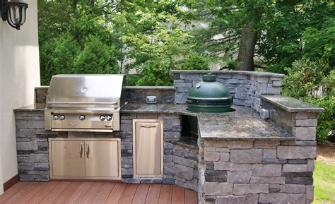 Save your favorite outdoor kitchen designs to a collaborative ideabook and kick off your outdoor kitchen project. Outdoor kitchen weber | Hawk Haven