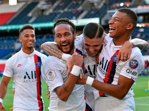 Tres jugadores del París Saint-Germain dan positivo por coronavirus