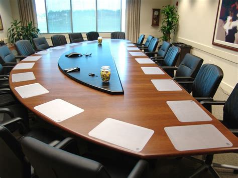 This Executive Boardroom Table Comfortably Seats 20 People The Center