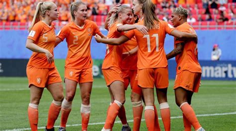 De oranje leeuwinnen hebben ook in de tweede wedstrijd van het tournoi de france gelijkgespeeld. Dit is de opstelling van de Oranje Leeuwinnen voor de ...