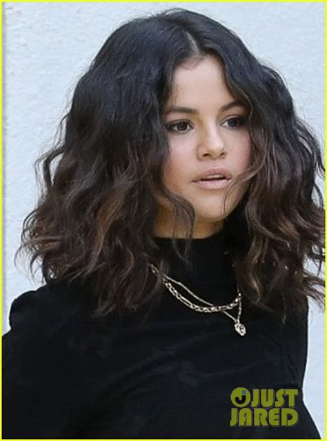 Selena Gomez Shows Off Curly Hair At Friends House Photo 4351746