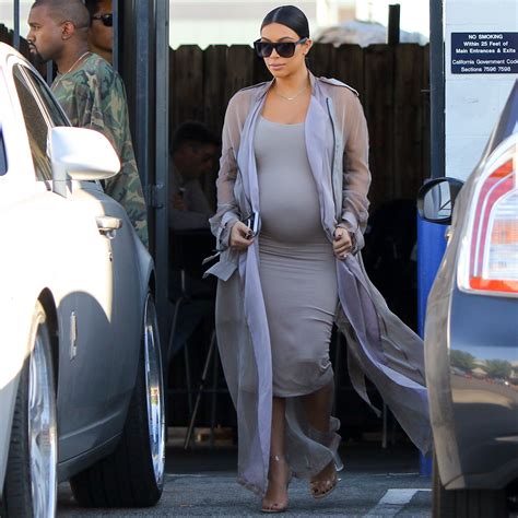 kim kardashian shows off her swollen pregnancy feet on keeping up with the kardashians life