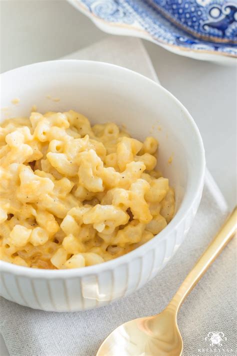 Spread half of the potato mixture evenly over the bottom of the pan. Best Crock Pot Macaroni and Cheese Recipe - Just in Time ...