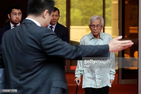 Malaysias New Government Advisor Daim Zainuddin Is Shown The Way By