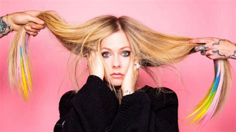 Avril Lavigne La ExtraÑa Teoría De Su Muerte Y Reemplazo Por Un Clon