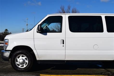 11 Ford E 350 Super Duty Xlt 15 Passenger Van 54l V8 Triton Gas E350