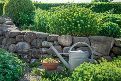 Trockenmauer bauen anleitung in 5 schritten obi. Gartenmauer - planen, bauen und Tipps - Mein schöner Garten