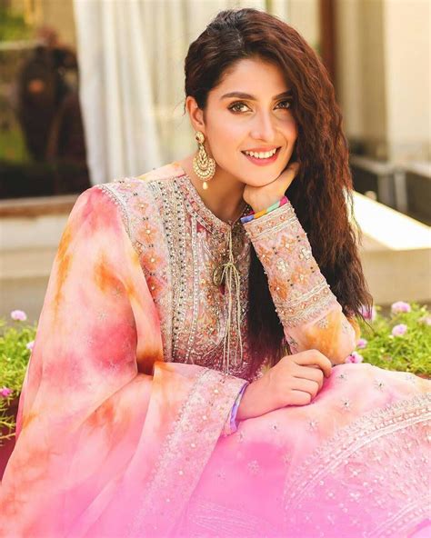 Ayeza Khan Beautiful Dressing On 2nd Day Of Eid In 2020 Ayeza Khan